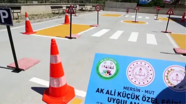 Özel eğitim kurumunun bahçesine trafik parkı yapıldı