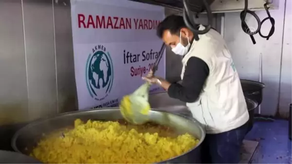 AKMER'den Suriye kamplarındaki yetimlerin ailelerine iftarlık yardımı