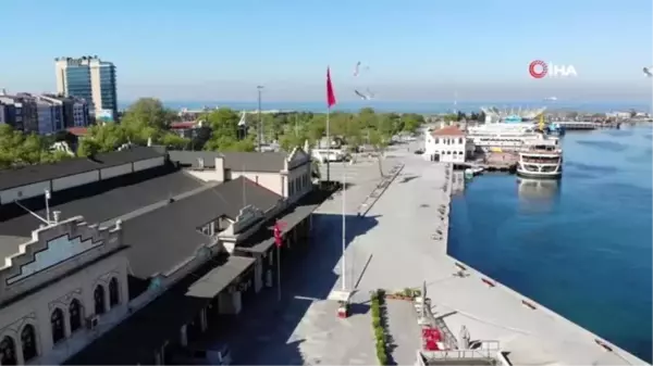 Kısıtlama ile boş kalan Kadıköy Meydanı sessizliğe büründü