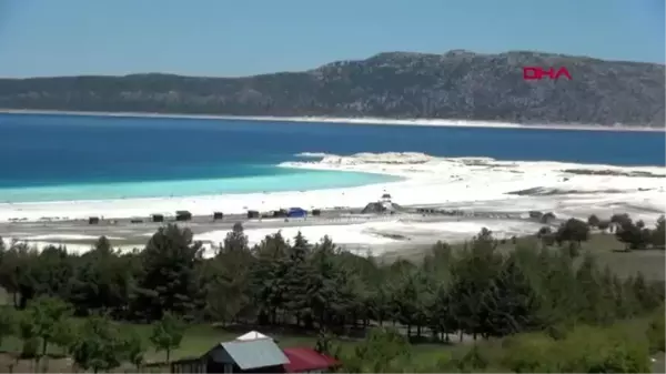 BURDUR Salda Gölü'nün taşınan kumları, eski yerine alındı