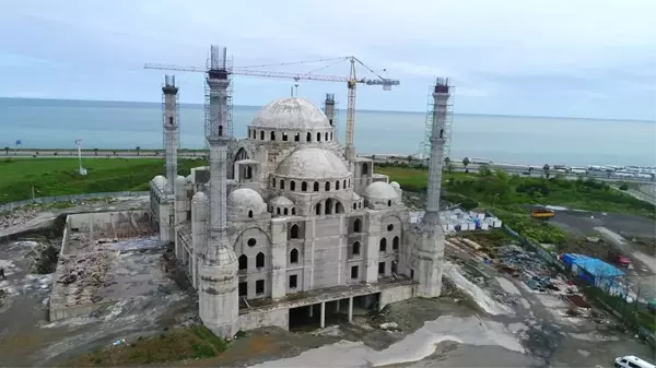 Doğu Karadeniz'in en büyük cami ve külliyesinin yapımı sürüyor