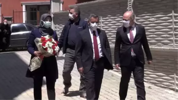 Samsun Valisi Osman Kaymak şehit annelerinin Anneler Günü'nü kutladı