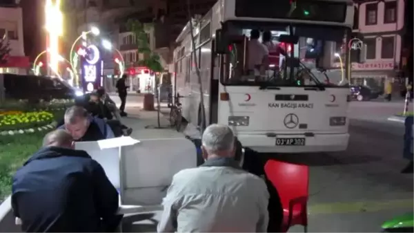 Afyonkarahisar'da iftarını açan kan vermeye gitti