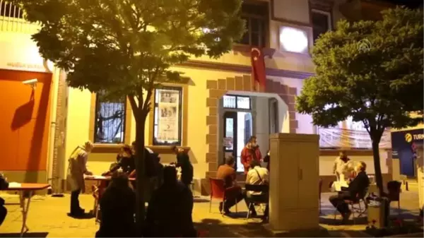 Muğla'da Kızılay'ın yardım ettiği yabancı öğrenciler, kan bağışı yaparak teşekkür etti