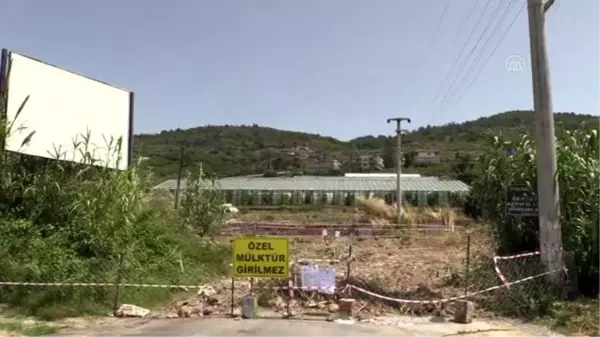 Bir kişi arazisinden geçtiğini öne sürdüğü yolu trafiğe kapattı