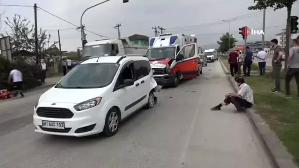 Ambulansın karıştığı zincirleme kazada 1 kişi yaralandı