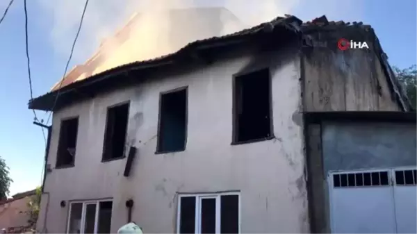 Bursa'da çıkan yangın bir evi küle çevirdi