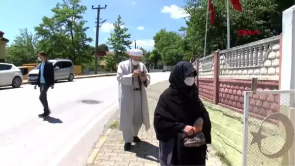 SAKARYA Şehit kaymakam oğullarının mezarını ziyaret ettiler