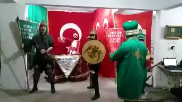 Isparta'da bir mehteran başı, Fetih Marşı'nı 