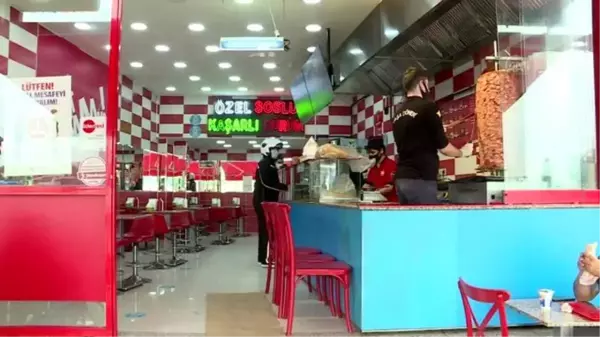 İstanbul'da kontrollü normale dönüşün ilk günü restoran ve kafeler yeniden açıldı