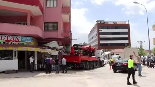 Park halinde freni boşalan vincin çarptığı kadın yaralandı