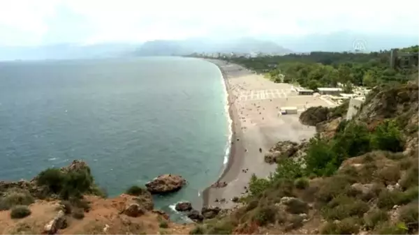 Çocuklar güneşli havanın tadını çıkardı