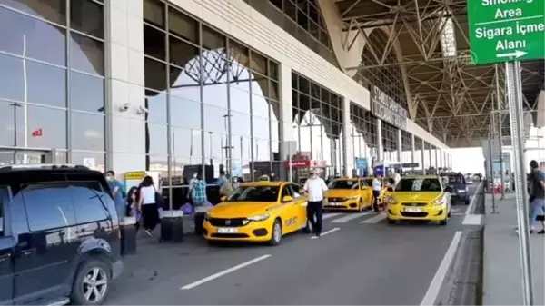 Sabiha Gökçen Havalimanı'nda haftalar sonra en yoğun gün yaşanıyor