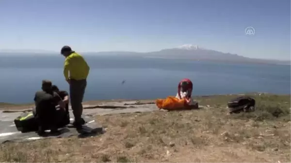 Yamaç paraşütçüleri gökyüzünde Van kahvaltısı yaptı