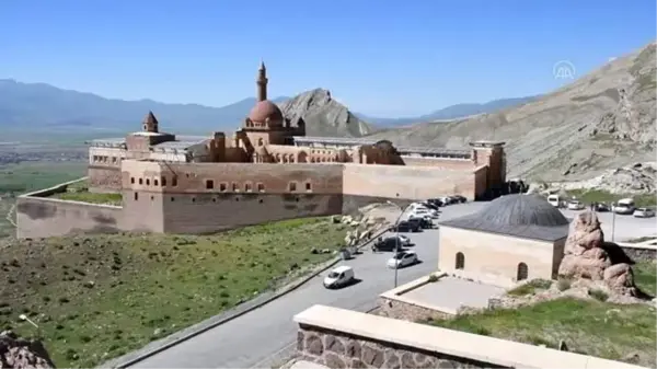 Osmanlı'nın en seçkin eserlerinden İshak Paşa Sarayı ziyarete açıldı