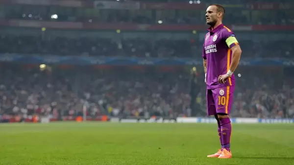 Galatasaray'da yardımcı antrenör olacağı konuşulan Sneijder'den ilk açıklama: Şu an futbolculara rehberlik yapıyorum