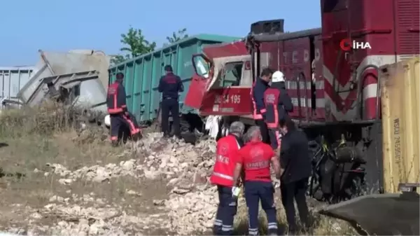 Battalgazi ilçesinde iki yük treni kafa kafaya çarpıştı: 1 ölü, 3 yaralı