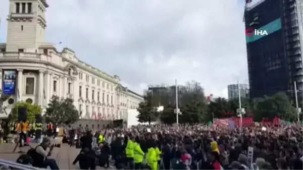 Yeni Zelanda'da binlerce kişi ırkçılığa karşı yürüdü: 