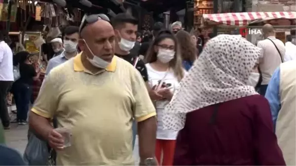 Kontrollü normalleşme sürecinde Eminönü tıklım tıklım