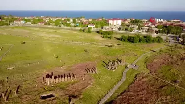 Son dakika haberleri! Normalleşme süreciyle Selçuklu Mezarlığı'nda ziyaretçi yoğunluğu