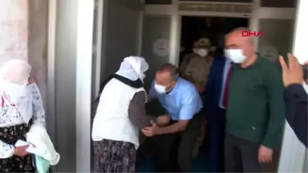 Son dakika haber: Ordu'ya atanan Tunceli Valisi Sonel'i yüzlerce kişi uğurladı