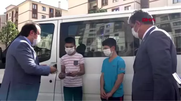 Şırnak Valisi esnafı ziyaret edip, maske ve mesafe uyarısında bulundu