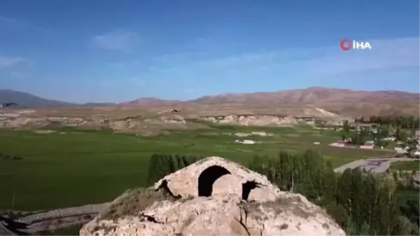 Bin 700 yıllık kilise, doğa fotoğrafçıları tarafından gece ve gündüz çekimleriyle fotoğraflandı