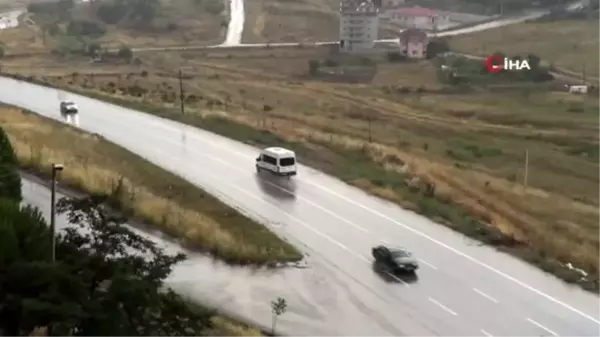 Balıkesir ve Sındırgı'da yağış sürücülere zor anlar yaşattı