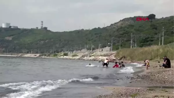 Dereden gelen kömür tozunun içinde yüzdüler