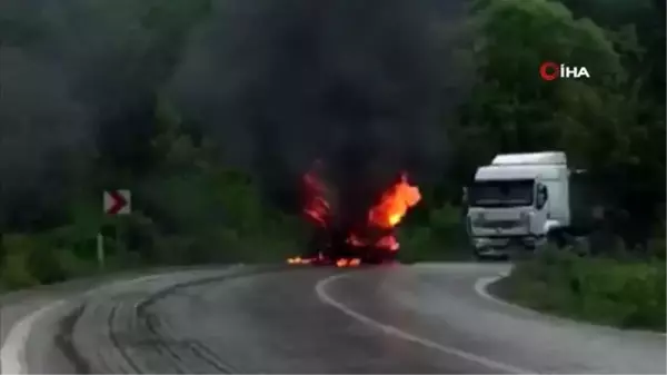 Bolu'da tırla çarpışan otomobil sürücü yanan araçta can verdi