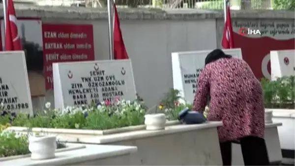 Şehit aileleri başsavcıyı şehitlikten dualarla uğurladı