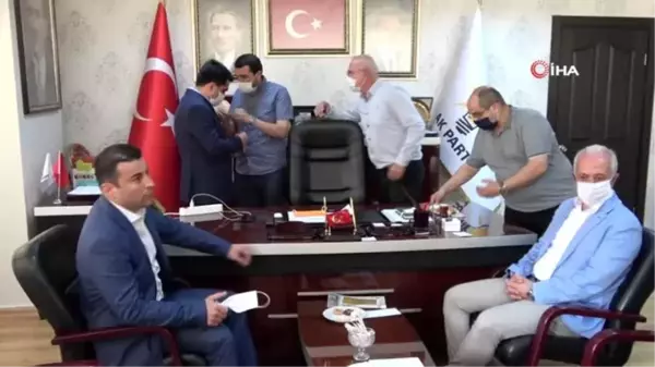 Partisinden istifa eden CHP'li eski belediye meclis üyesi AK Parti'ye katıldı