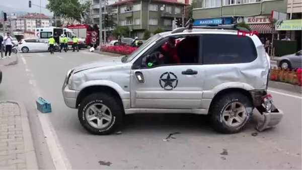 BOLU Otomobille çarpışıp takla atan cipin sürücüsü yaralandı