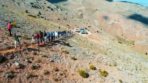 Nurhak Dağı'ndaki 2023 metrekarelik alana Cumhuriyetin 100'üncü yılı anısına ay yıldız işlendi