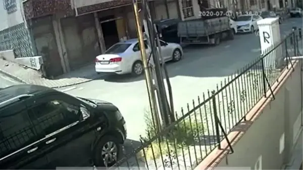 Maltepe'de boşandığı eşi tarafından silahla vurulan kadın, tedaviye alındı (3)