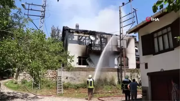 Son dakika! Rukiye Nine'yi alevlerin arasından köylüler camdan çıkararak kurtardı