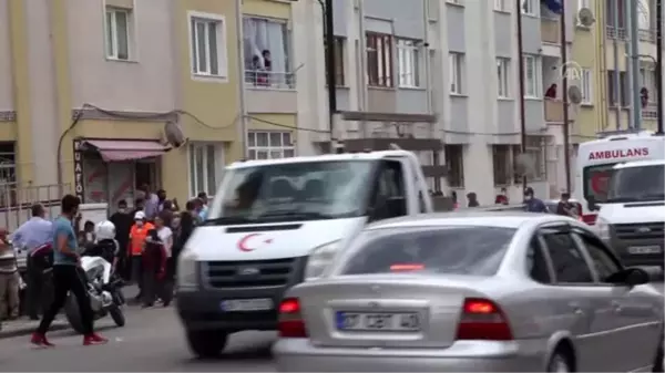 Son dakika haberleri: Bir baba, oğlunun trafik kazasında yaralandığı caddeyi ulaşıma kapattı - SİVAS