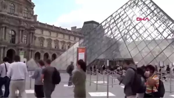 Fransa'daki Louvre Müzesi 3 ay sonra kapılarını ziyaretçilere açtı