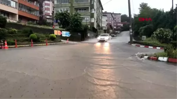 Zonguldak'ta sağanak yağmur yolları göle döndürdü