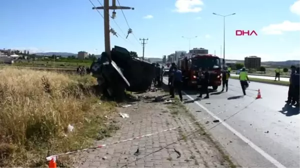 Elektrik direğine çarpan otomobilin sürücüsü öldü