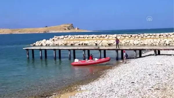 Van Gölü'nde batan teknedeki cesetlerin çıkarılması çalışmaları yeniden başladı