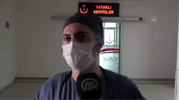 Doktorla tartışan esnaf, acil servisteki sağlık çalışanlarına önlük hediye ederek uzlaştı