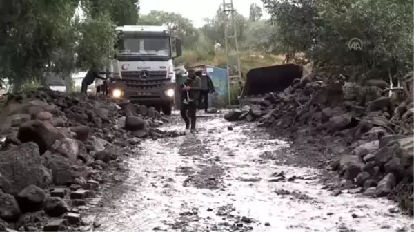 Kars'ta hasara neden olan selin izleri siliniyor