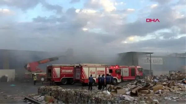 BEYLİKDÜZÜ'NDE KAĞIT DEPOSUNDA YANGIN