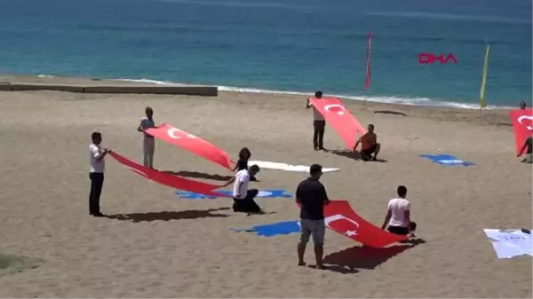 Son dakika... ANTALYA Alanya'da gökyüzünde 15 Temmuz anması