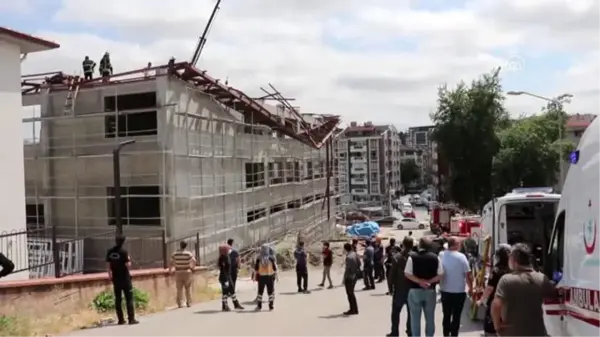 Kastamonu'da bir inşaatın çatısı çöktü (2)