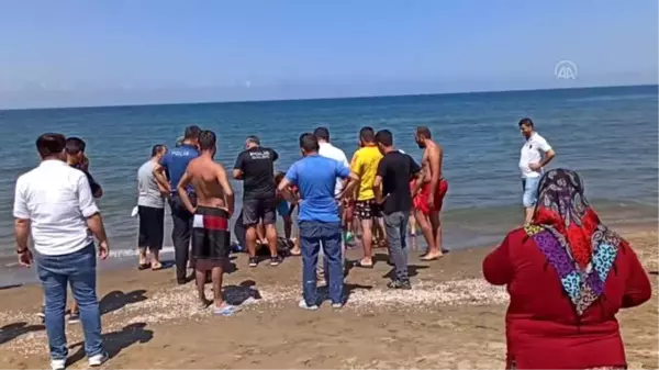 Sinop'ta denize giren iki kişi az daha boğuluyordu