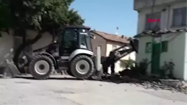 Çorum'da yola engel asırlık türbe kaldırıldı