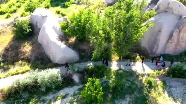 Kapadokya'nın saklı güzellikleri vadi yürüyüşleriyle keşfediliyor