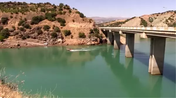 Kayıp Doku'nun bulunması için Uzunçayır Baraj Gölü'nün kısmen boşaltılması çalışmaları sürüyor